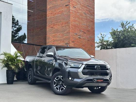 TOYOTA HILUX 2.8 D-4D TURBO DIESEL CD SRX 4X4 AUTOMÁTICO TOYOTA HILUX 2.8 D-4D TURBO DIESEL CD SRX 4X4 AUTOMÁTICO